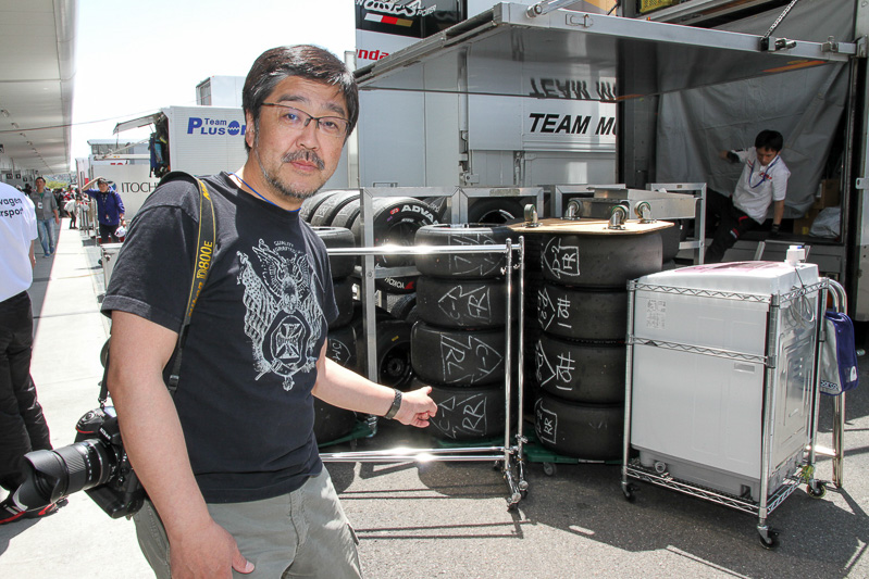 「タイヤすげー」と感心することしきりのおっさん