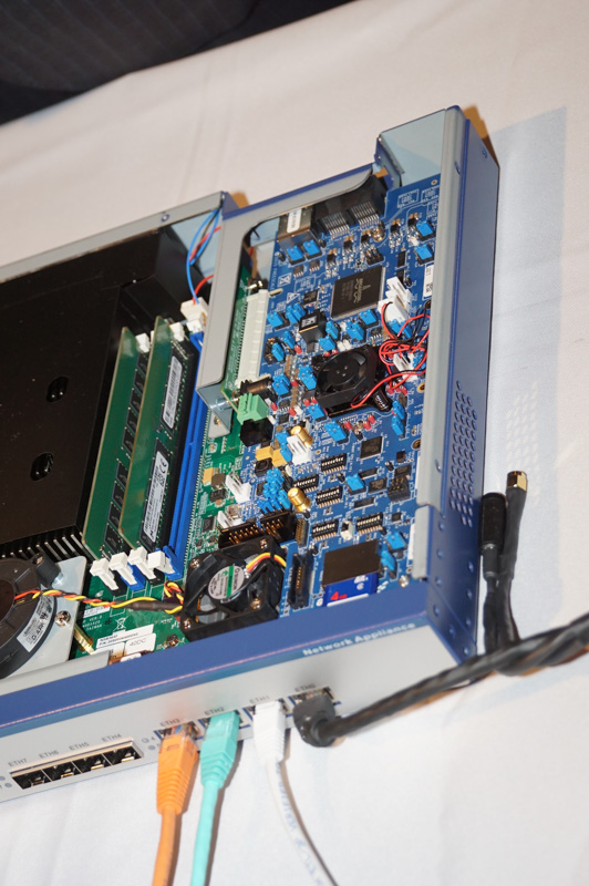 セーフティコントローラ「S32V234」が実装されている基板