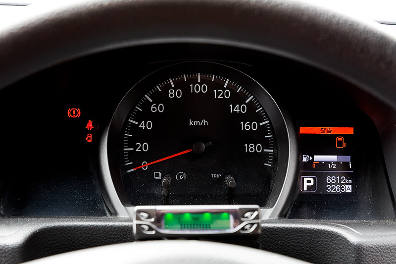 インパネにはバイフューエルシステムのメーターも追加されており、視覚的にどちらの燃料を使っているか分かるようになっている