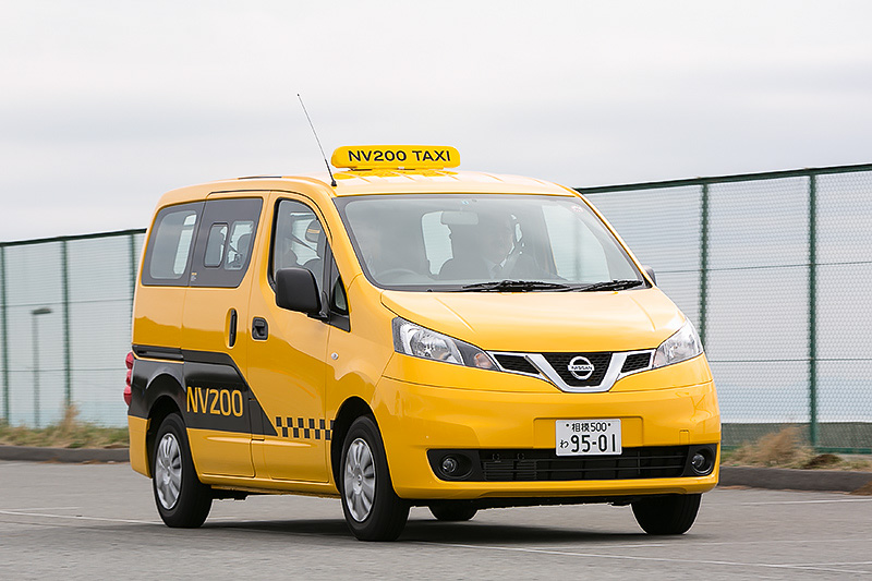2015年6月に発表された「NV200タクシー」（LPGバイフューエル車）