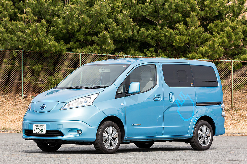 こちらはEVの「e-NV200」で、3列シート7人乗りの「G」グレード。ボディサイズは4560×1755×1850mm。価格は478万6560円