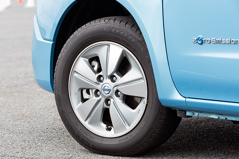 こちらはEVの「e-NV200」で、3列シート7人乗りの「G」グレード。ボディサイズは4560×1755×1850mm。価格は478万6560円