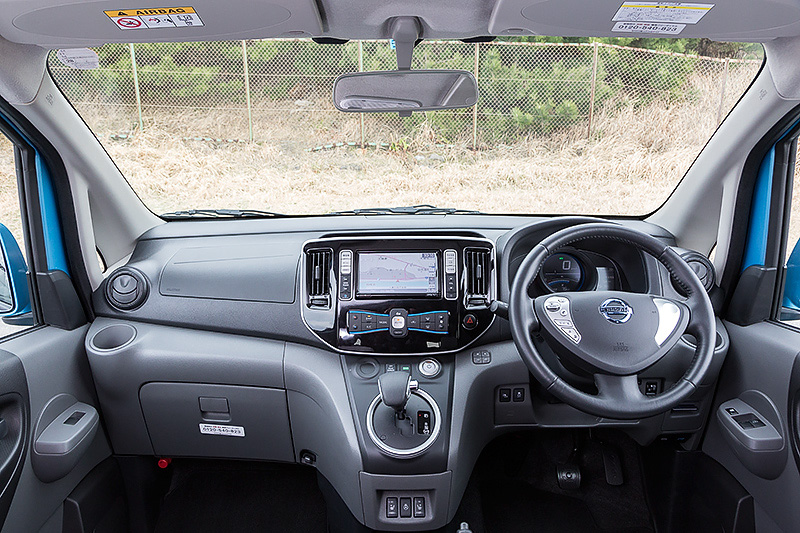 こちらはEVの「e-NV200」で、3列シート7人乗りの「G」グレード。ボディサイズは4560×1755×1850mm。価格は478万6560円