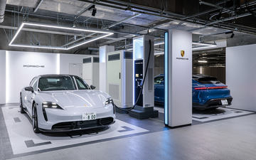 ポルシェ、販売店49拠点のバッテリEV向け150kW急速充電器
