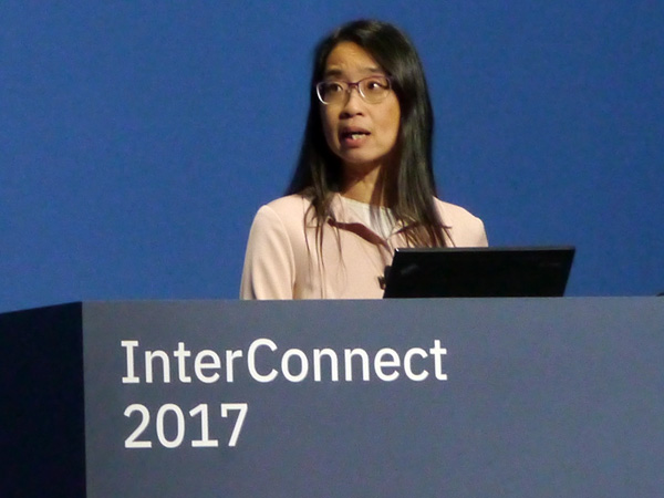 IBM フェローのドナ・ディレンバーガー氏がデモを実施