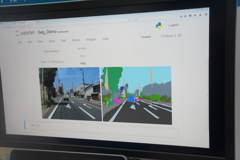 TensorFlowのサンプルをデモ