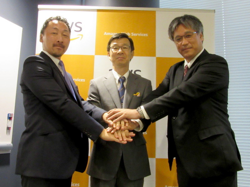 左から、JBS 伊藤英啓氏、AWS 今野芳弘氏、富士ソフト 新井世東氏