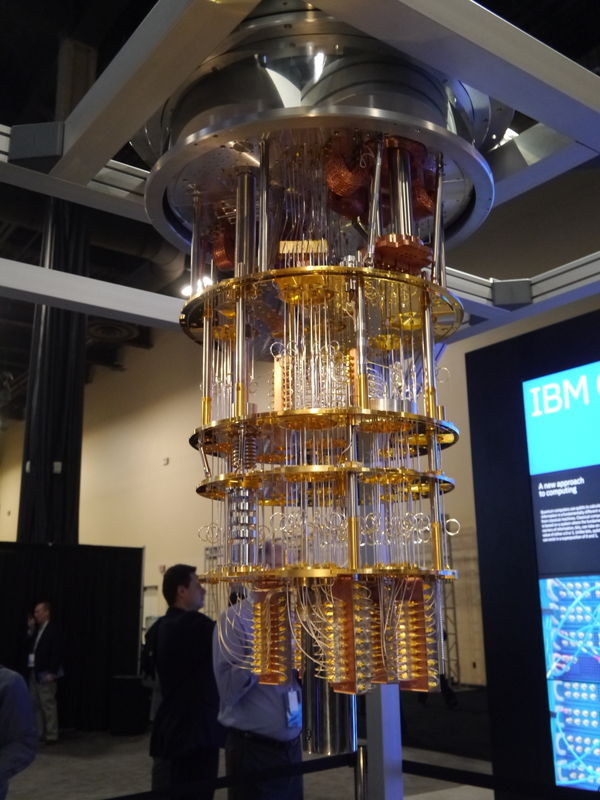 Think 2018で展示された50Qbitの量子コンピュータの試作品