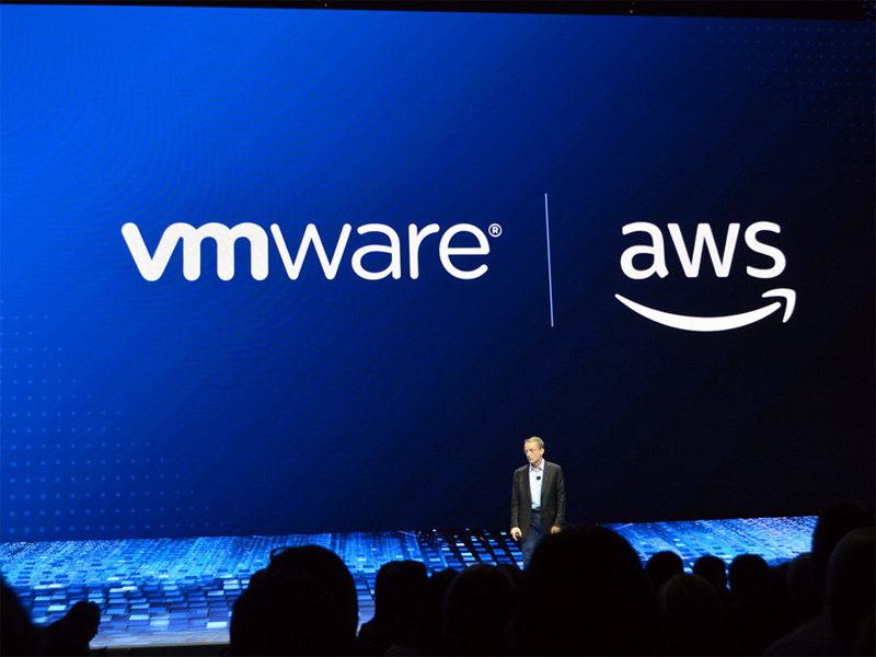 今年のVMworldでももっとも注目されたのはやはりVMware Cloud on AWS。VMwareとAWSのパートナーシップはクラウド業界でも常にホットトピックである
