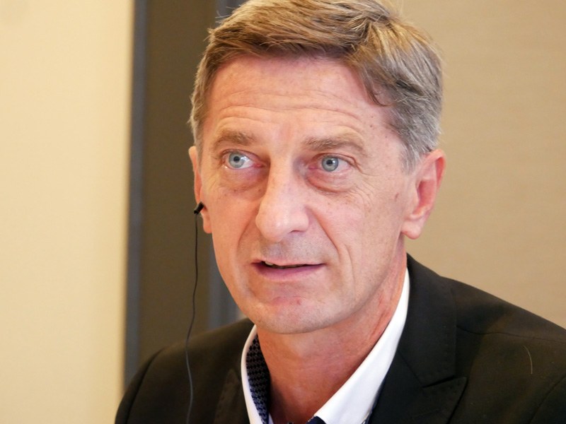 日本オラクルのフランク・オーバーマイヤー社長兼CEO