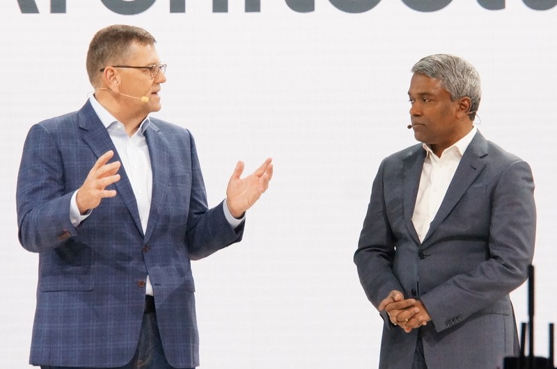 CiscoのDavid Goeckeler氏（EVP and General Manager, Networking and Security Business）とKurian氏