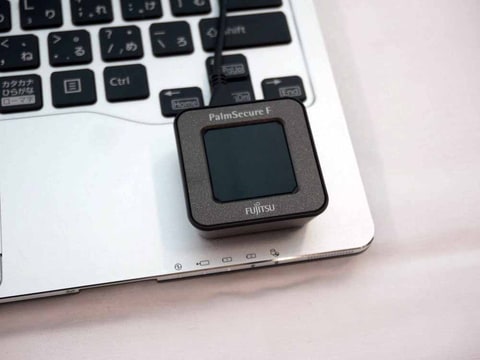 手のひら静脈認証の利用シーンを拡大――、富士通が認証統合管理