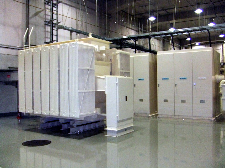 写真9：受電トランス（出典：富士通）