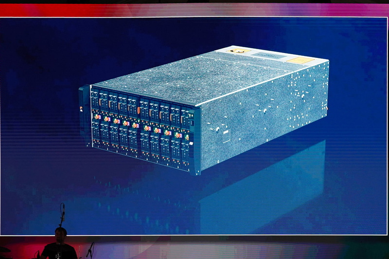 FlashBlade//Sには10個のブレードサーバーを内蔵することができる