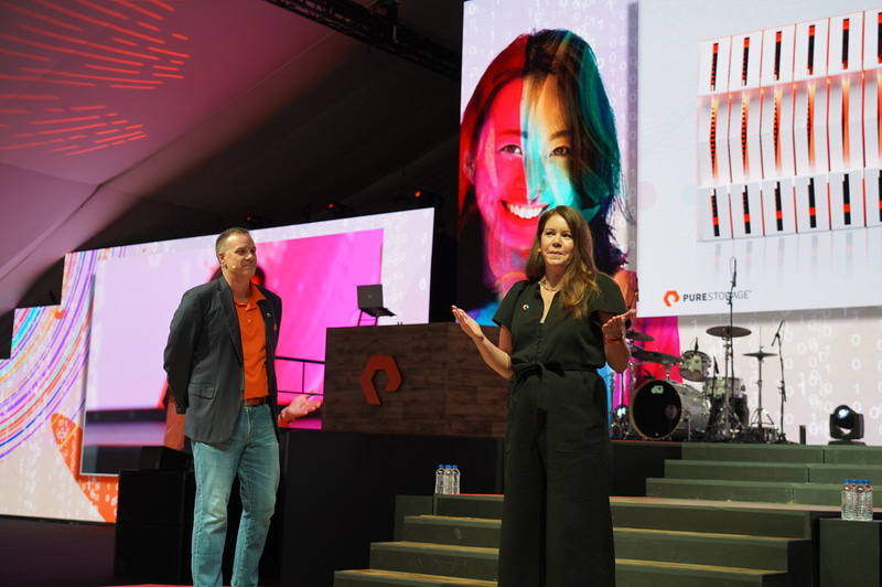 Pure Storage FlashBlade担当副社長 アミー・ファウラー氏（右）