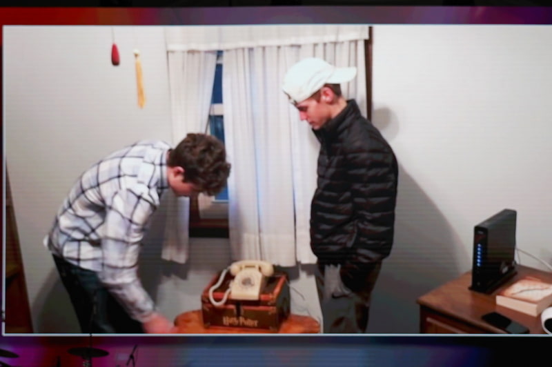 Z世代にダイヤル式電話機を使わせてみると電話をかけることができなかった、このようにシンプルの定義も世代によって異なっている