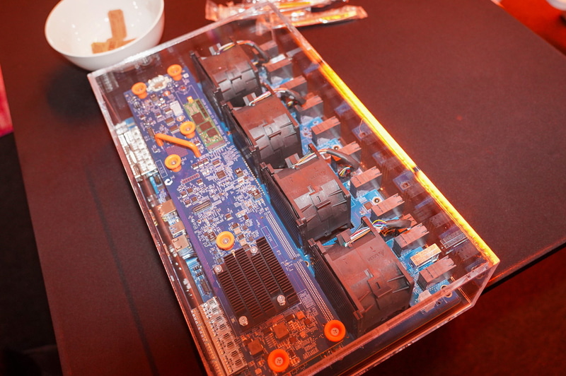 ネットワーク部分、こうしたネットワークモジュールがFlashBlade//Sには2つ入っている