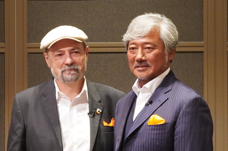 Pure Storage 会長兼CEO チャールズ・ジャンカルロ氏（左）と、ピュア・ストレージ・ジャパン株式会社 代表取締役社長 田中良幸氏（右）