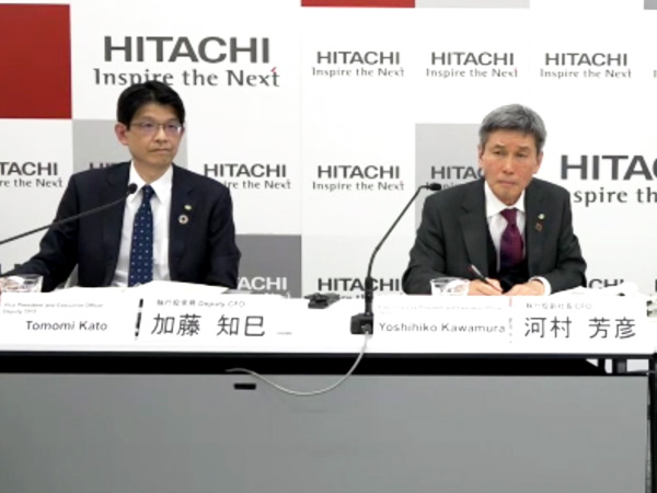 左から、執行役常務の加藤知巳氏、執行役副社長兼CFOの河村芳彦氏、