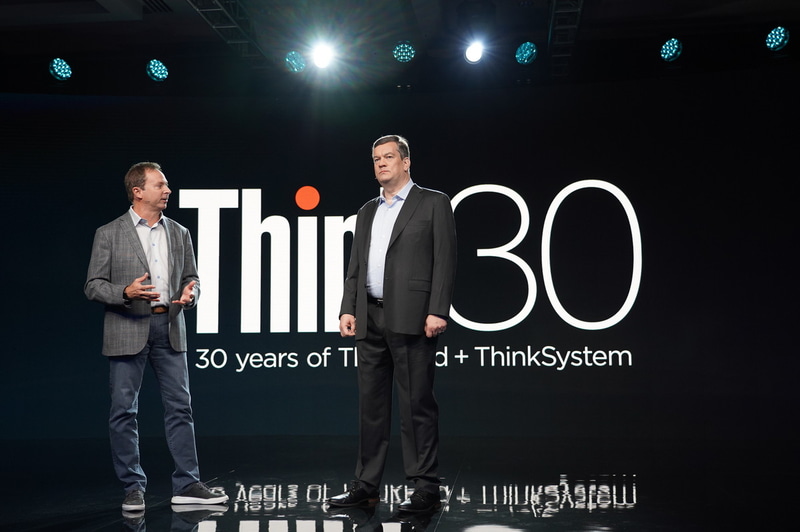 Lenovo 執行役員 インフラストトラクチャソリューション事業部 事業部長のカーク・スコーゲン氏（左）