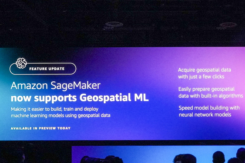 Amazon SageMaker Geospatial ML supportは、地理空間データを利用した機械学習の構築、開発、サービス開始などを容易にする仕組み。現時点ではオレゴンリージョンでだけプレビュー開始されている