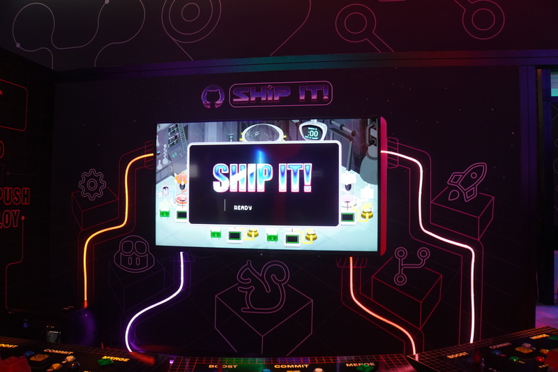 GitHubブースのDevExコーナーの、複数人でコミットやマージで戦う対戦ゲーム