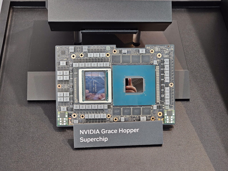 COMPUTEX 23でNVIDIAが公開したGH200、AWSが採用するのはそのマルチノード版（NVL32）となる