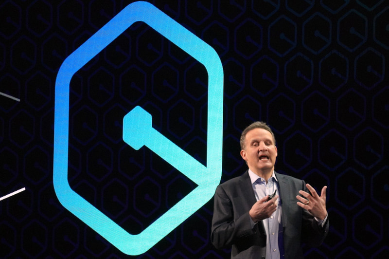 Amazon Qを発表するAWSのセリプスキーCEO