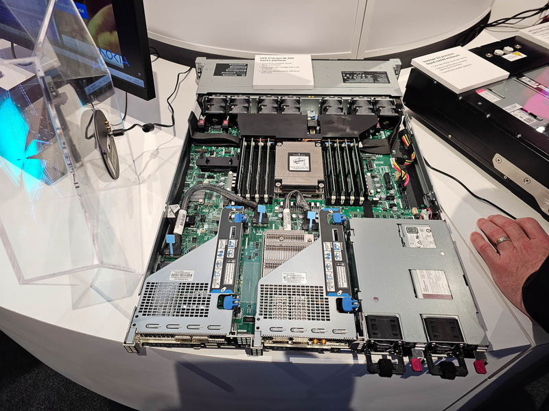 HPE ProLiant RL300 Gen11、AmpereのArmプロセッサー「Altera MAX」を搭載している
