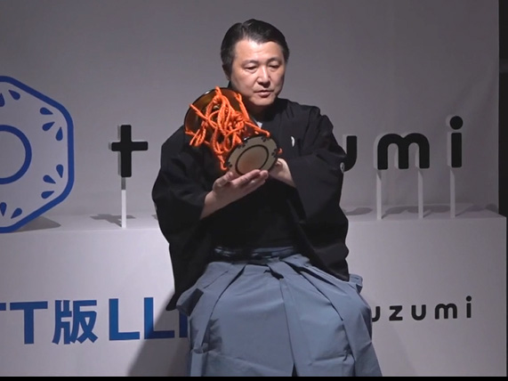 会見の冒頭では、森澤勇司さんによる鼓の生演奏が行われた