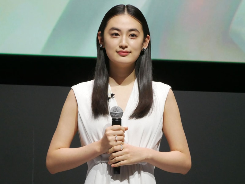 俳優の八木莉可子さん