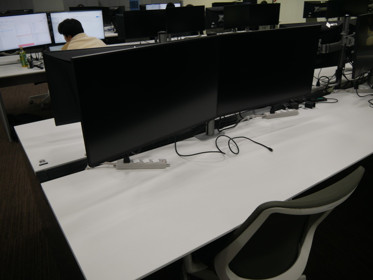 デュアルディスプレイを用意しているスペース