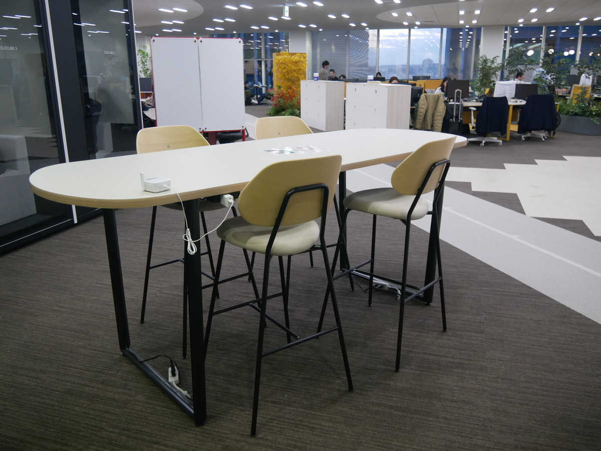 簡単な打ち合わせなどが可能なエリアも用意