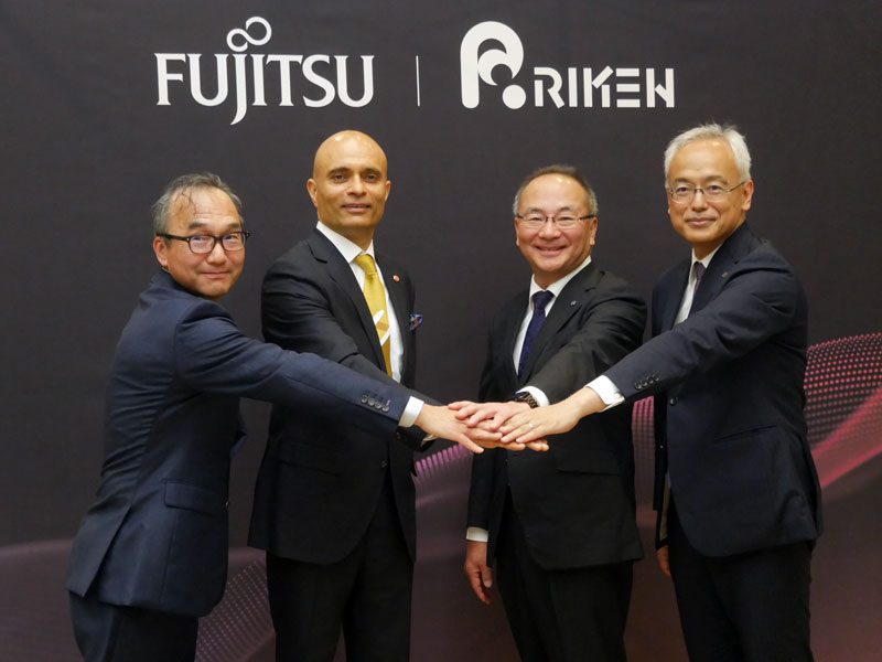 （左から）富士通 富士通研究所 フェロー兼量子研究所長の佐藤信太郎氏、富士通 執行役員副社長 CTO、CPO、システムプラットフォーム担当のヴィヴェック・マハジャン氏、理化学研究所 理事の川﨑雅司氏、理化学研究所 量子コンピュータ研究センター センター長の中村泰信氏