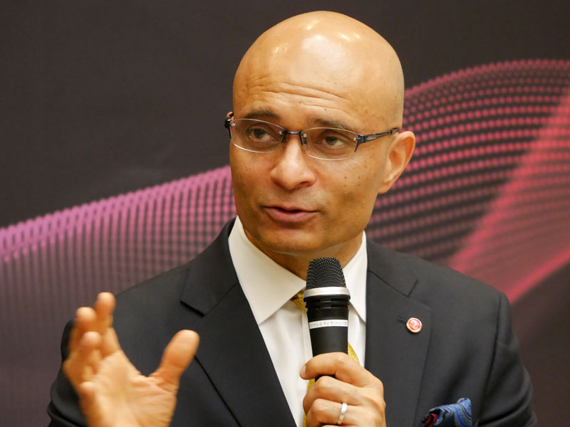 富士通 執行役員副社長 CTO、CPO、システムプラットフォーム担当のヴィヴェック・マハジャン氏