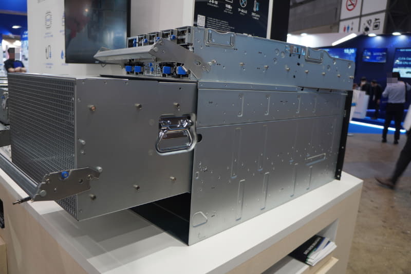 ESC NB8-E11の裏側。GPUとCPUの2層に分かれている