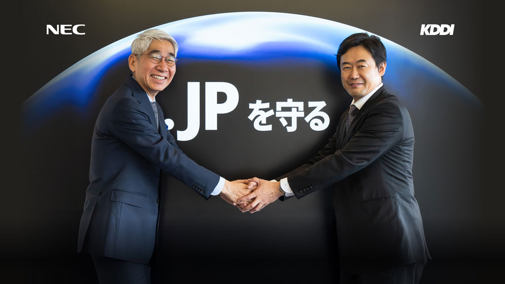 NECの森田隆之社長兼CEO（左）と、KDDIの松田浩路社長 CEO（右）