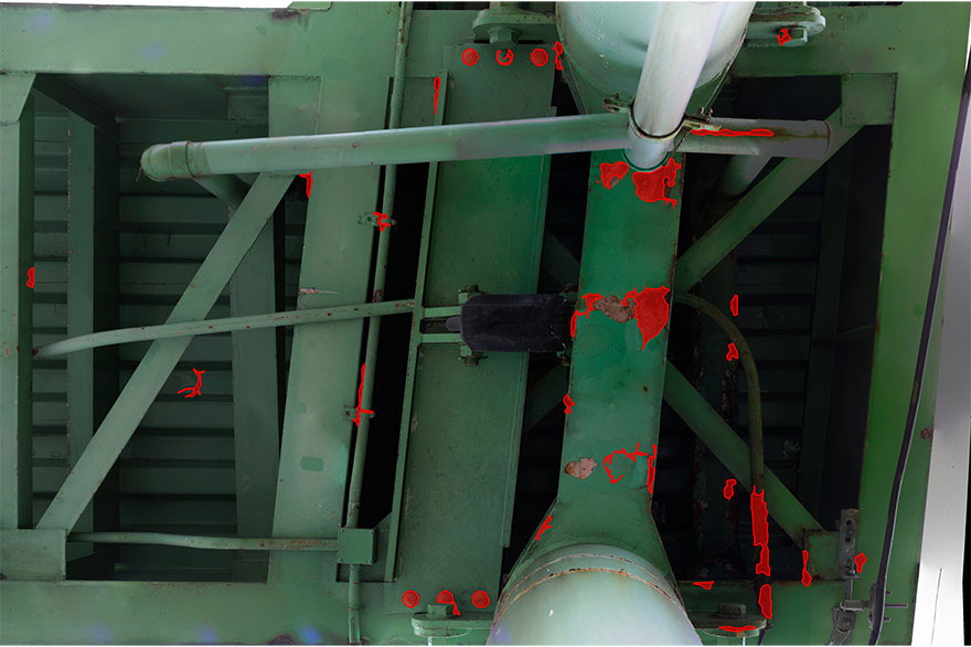 横断歩道橋の腐食検知結果（赤色部分）