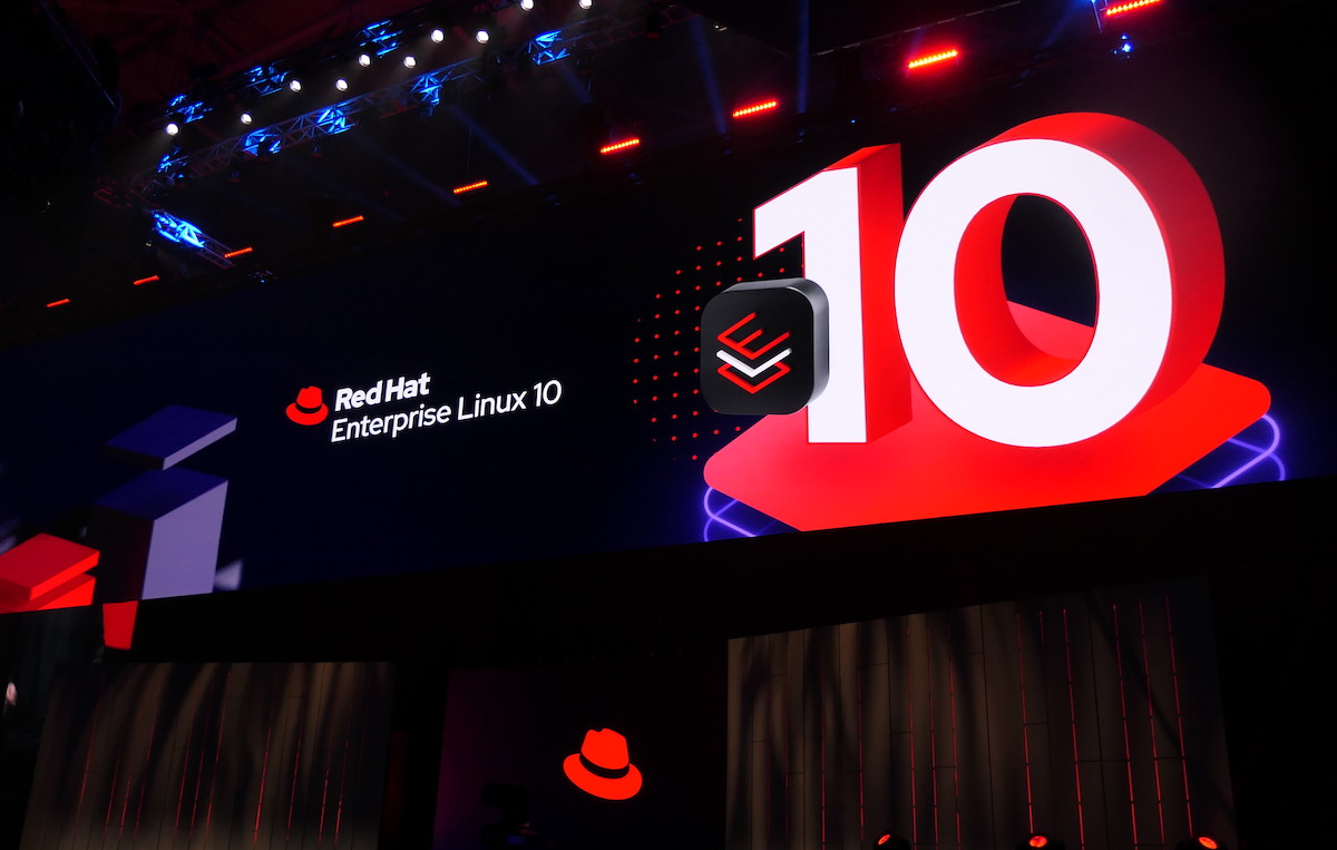 フラグシッププロダクト「Red Hat Enterprise Linux」の最新メジャーリリース「RHEL 10」を正式リリース。生成AIを統合した自然言語によるコマンド操作や、コンテナネイティブなOS運用を実現するイメージモードなど、以前のRHELとは異なるモダンな新機能を多くサポートする
