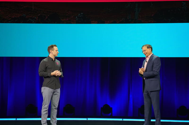 T-Mobile CIO ジェフ・サイモン氏（左）