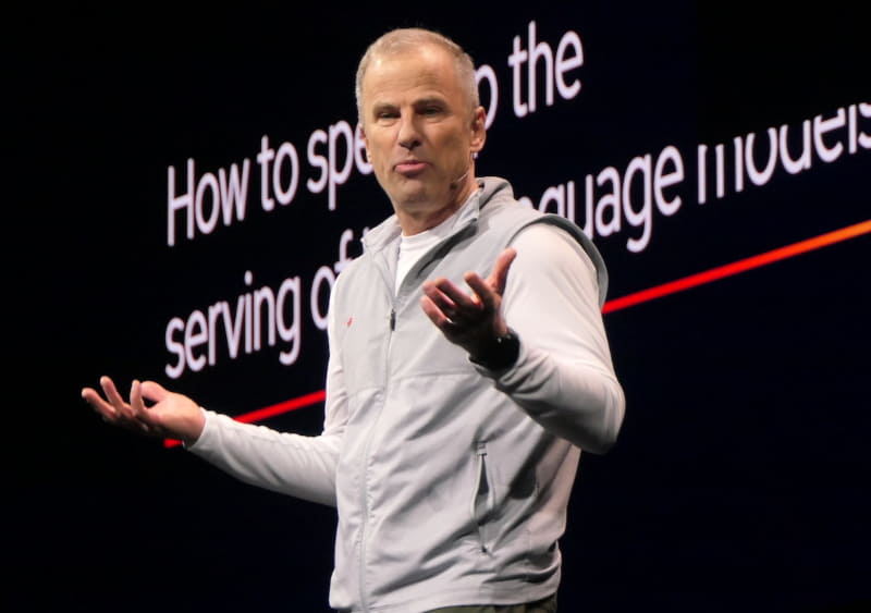 Red Hat AI担当CTO ブライアン・スティーブンス氏。買収されたNeural MagicのCEOでもあり、Red Hatの前CTO