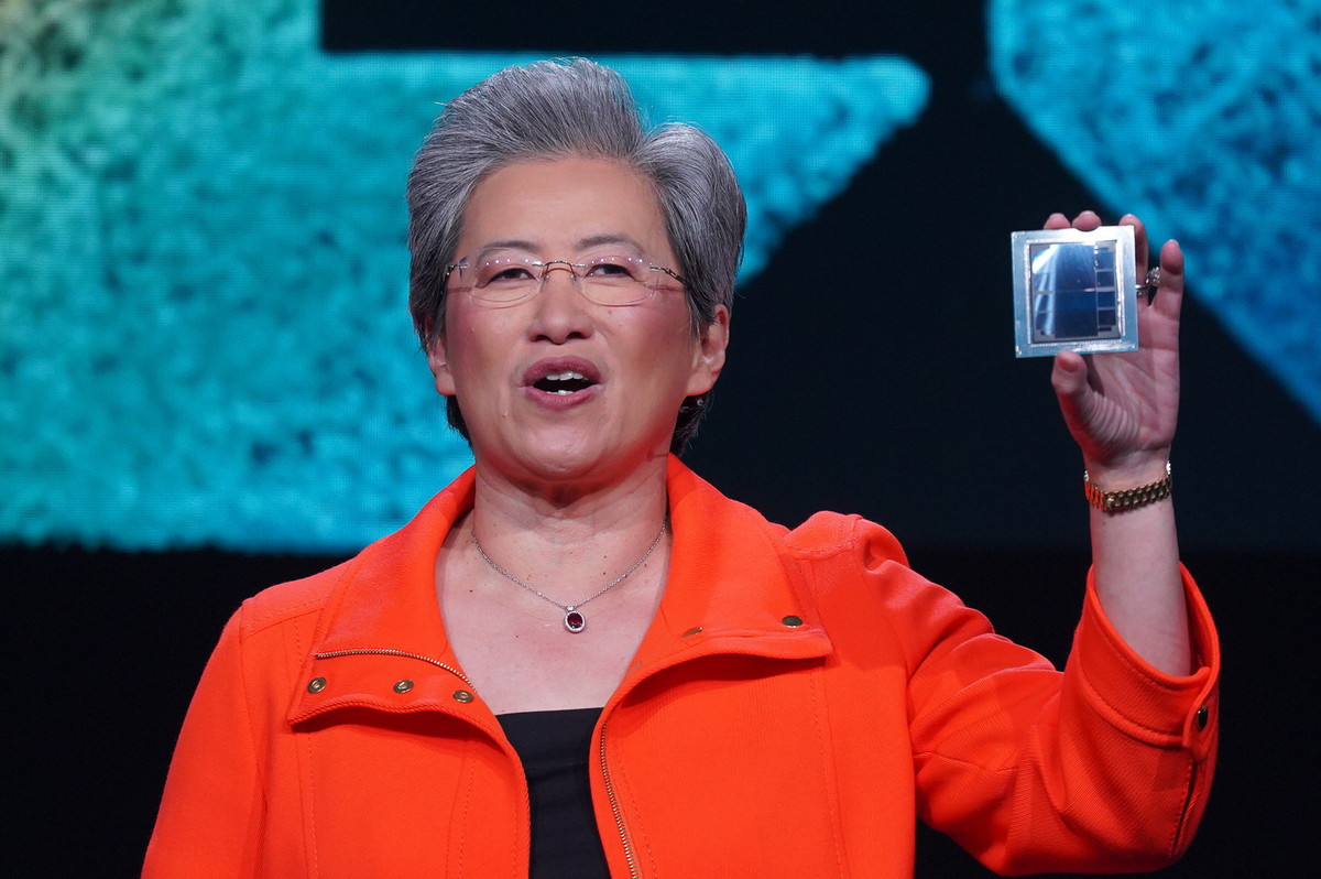 Instinct MI350Xシリーズを発表するAMD 会長 兼 CEO リサ・スー氏