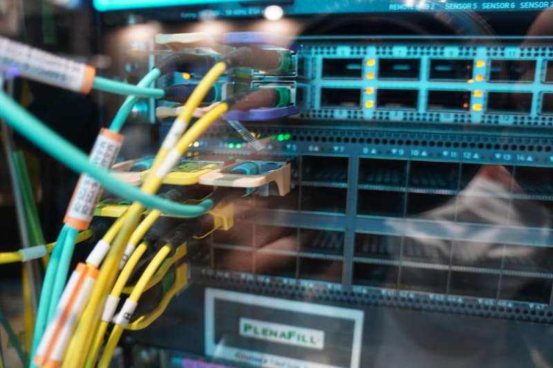 ShowNetのラックでLPOトランシーバーが使われている箇所