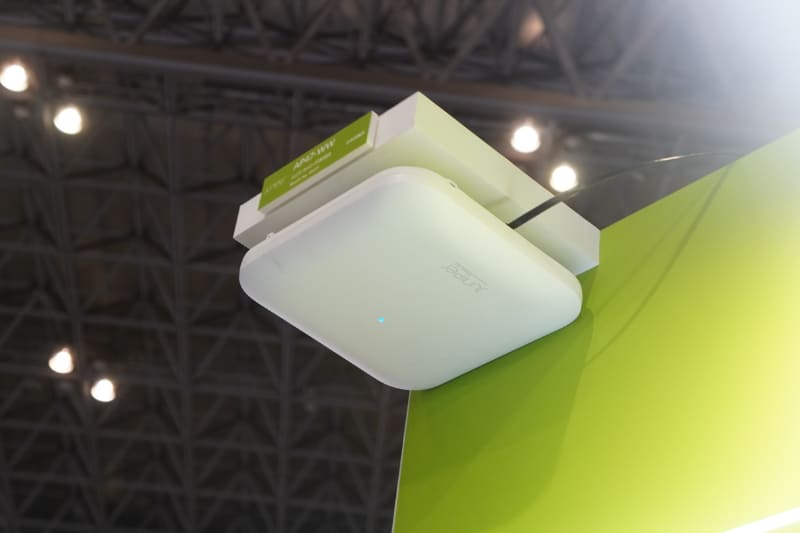 Juniperブースの上に設置されたアクセスポイント