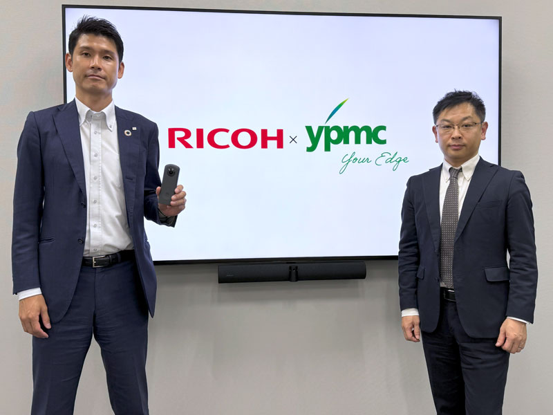 リコー Smart Vision事業センター プラットフォームセールス室長の山本徹氏（左）と、山下PMC プラットフォームビジネス本部b-platform担当部長の西村貴裕氏（右）