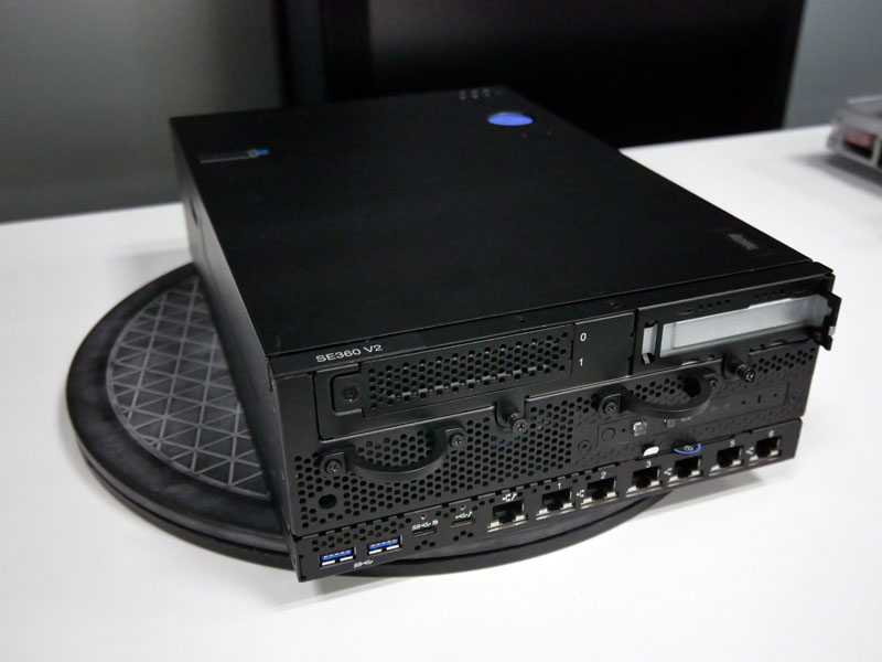 小型化が特徴となるThinkEdge。現場などにも設置している