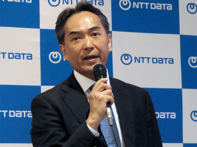 製品説明会にはサイバートラスト 代表取締役社長 北村裕司氏も登壇、「長年にわたって蓄積してきたオープンソースの技術をNTTデータのサービスとリンクし、新しい日本の仮想化基盤環境を一緒に育てていきたい」と語る