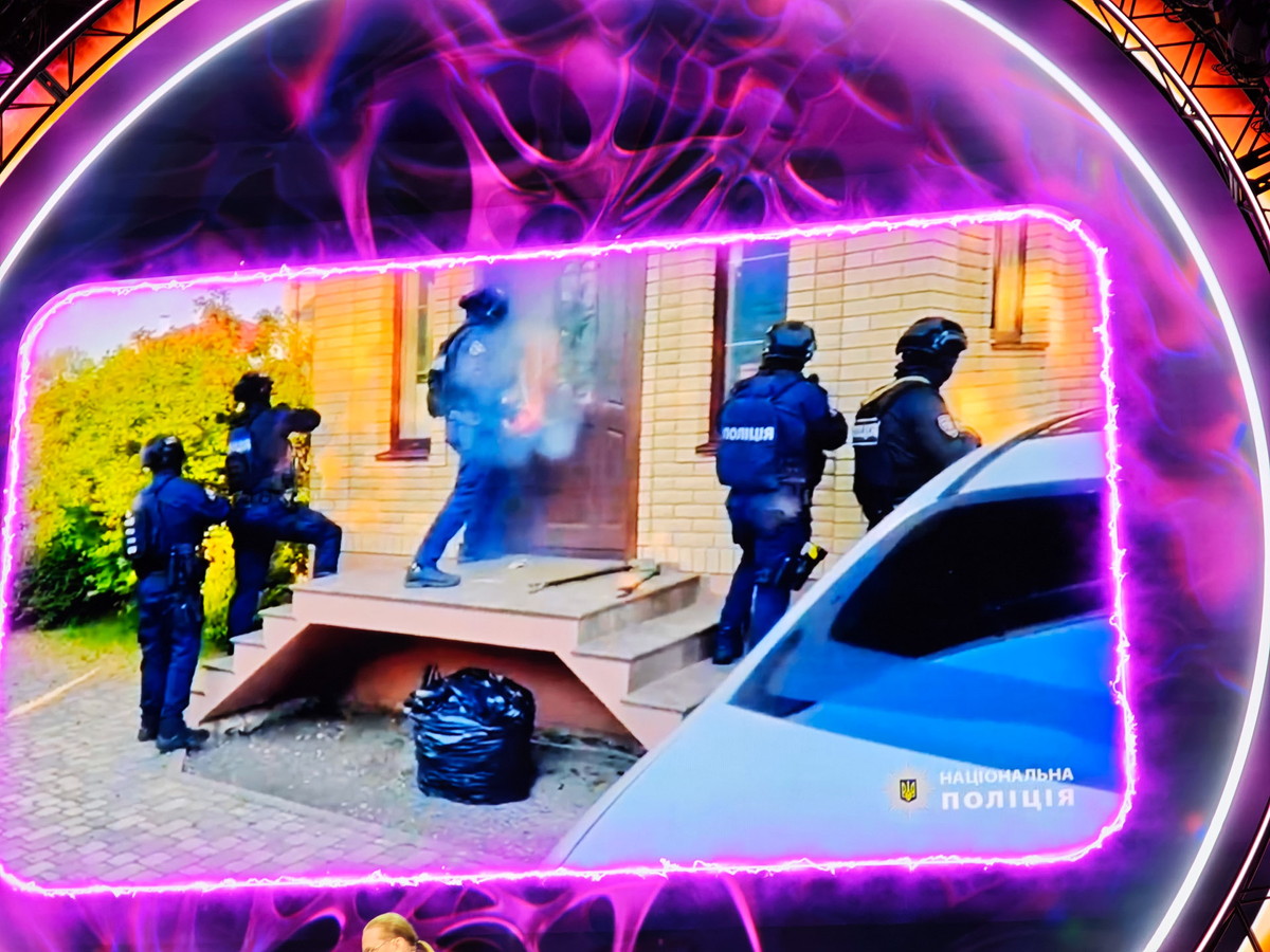 ランサムウェアの犯人グループを逮捕すべく突入する様子