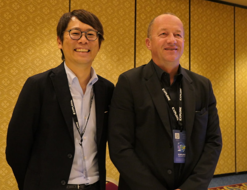 カンファレンス会期中に日本の報道陣のインタビューに応じた日本法人ヴイエムウェア 代表取締役社長 山内光氏（左）と、アジア太平洋地域（APJ）のVMwareビジネスを統括するBroadcom Software APJ担当プレジデントシルヴァン・カザード（Sylvain Cazard）氏。両氏ともに日本市場はBroadcomのVMwareビジネスにとって非常に重要な存在であることをあらためて強調し、既存顧客のVCF導入を全力でサポートすると表明している