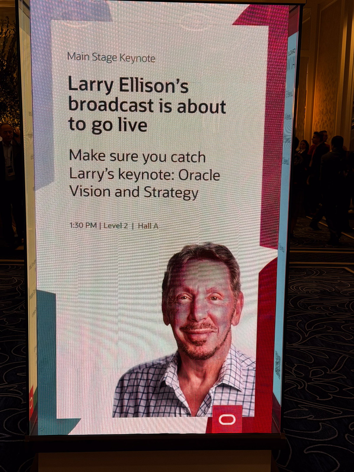 当初はライブ講演だったのが、ライブ中継になり、最後は1時間遅れに来場者の多くが戸惑っていた